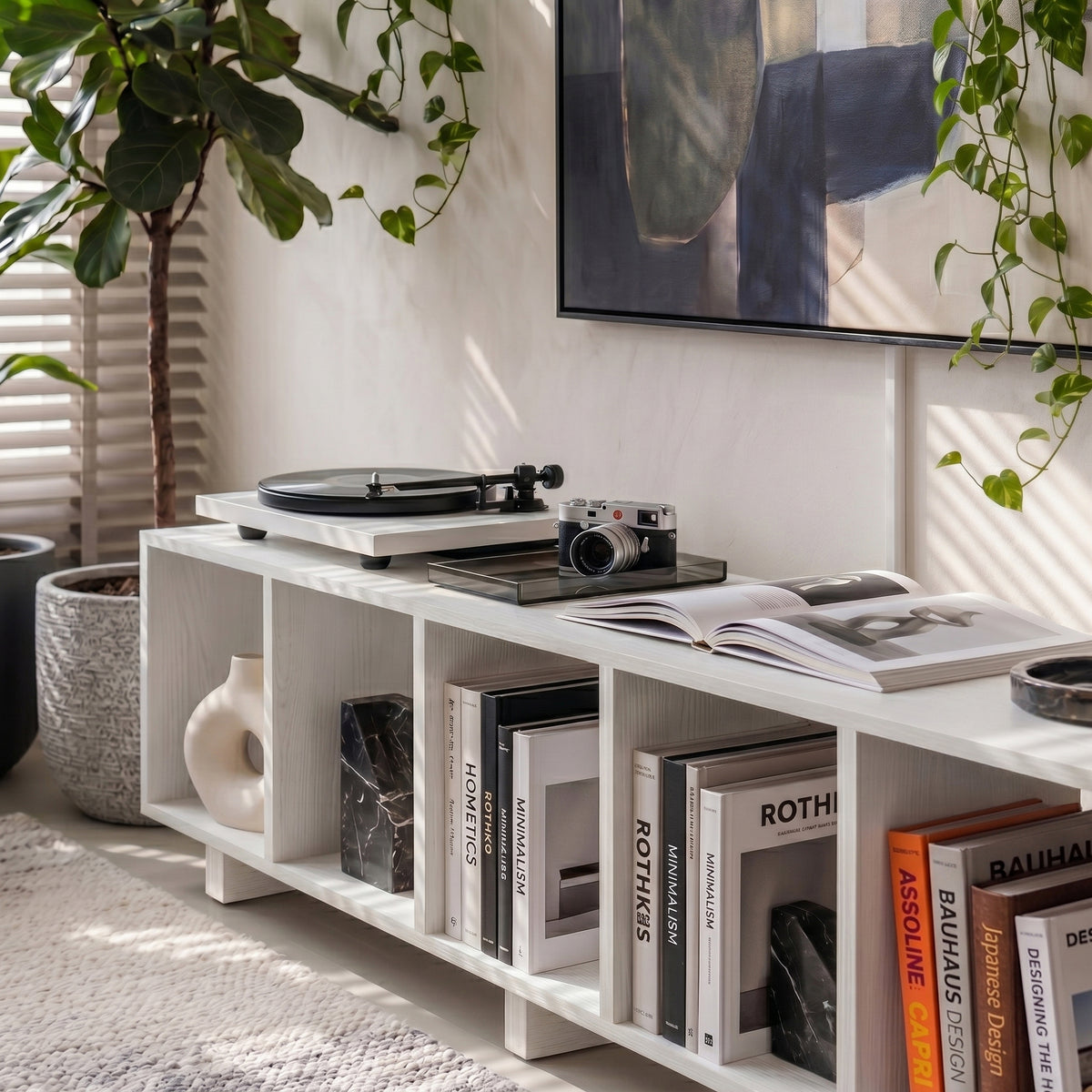 Plattenspielerständer &amp; offenes niedriges Bücherregal